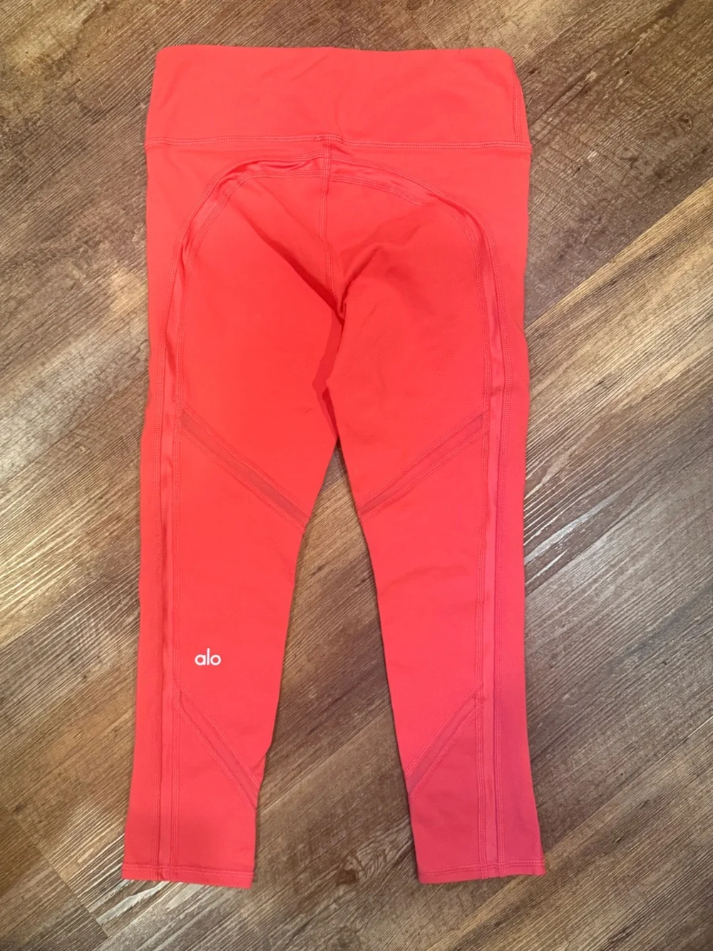 Alo Yoga Continuity capris Coral pink XS